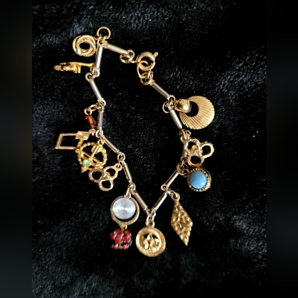 Gold tone Charm Bracelet with mixed charms - Picture 2 of 2